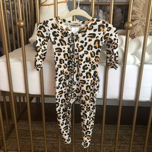 Spearmint love leopard ruffle sleeper